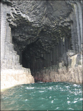 Staffa, Fingal&#39;s Cave and the Treshnish Islands - The Internet Guide to  Scotland